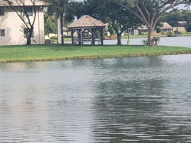 5590 Lakeside Dr # 102, Margate FL 33063