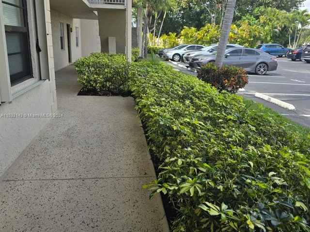 5590 Lakeside Dr # 102, Margate FL 33063