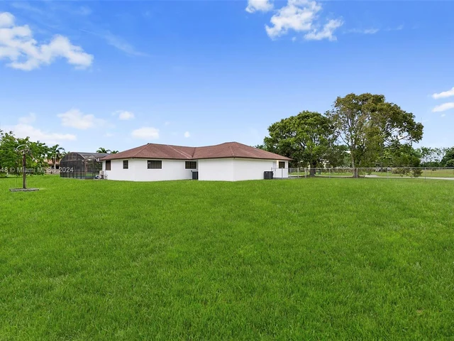 17020 SW 274th St, Homestead FL 33031