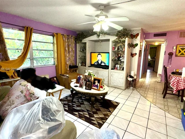 160 NE 203rd Ter # 18, Miami Gardens FL 33179