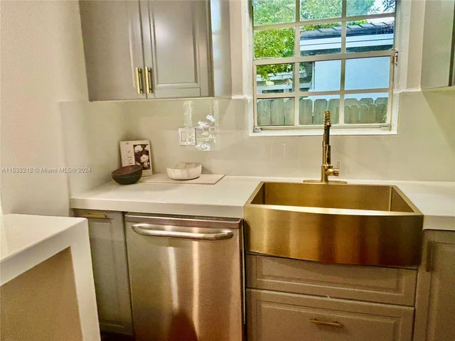 4150 Park Ave, Miami FL 33133