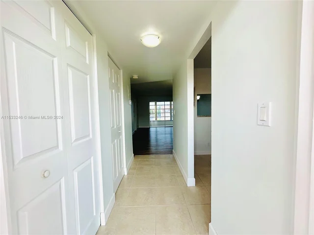 9460 Sunrise Lakes Blvd # 309, Sunrise FL 33322