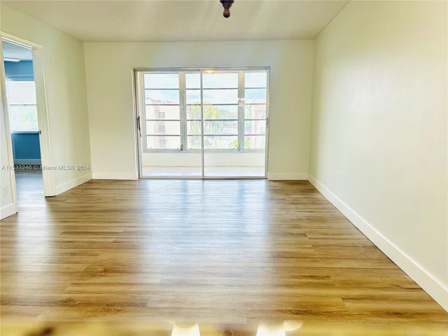 9460 Sunrise Lakes Blvd # 309, Sunrise FL 33322