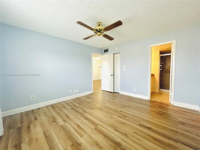 9460 Sunrise Lakes Blvd # 309, Sunrise FL 33322