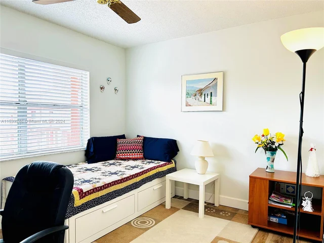 9460 Sunrise Lakes Blvd # 309, Sunrise FL 33322