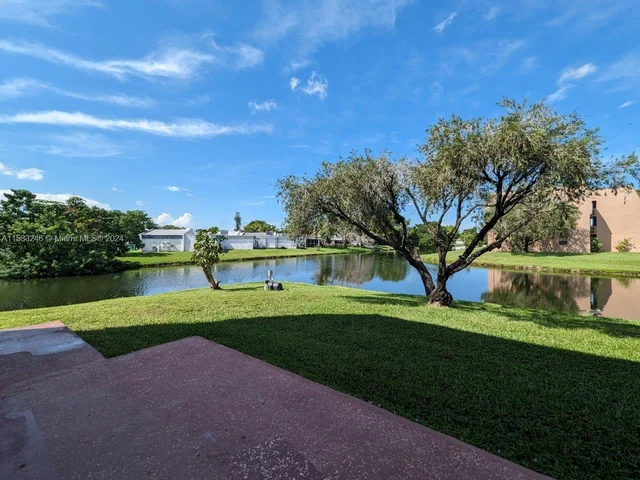 9460 Sunrise Lakes Blvd # 309, Sunrise FL 33322