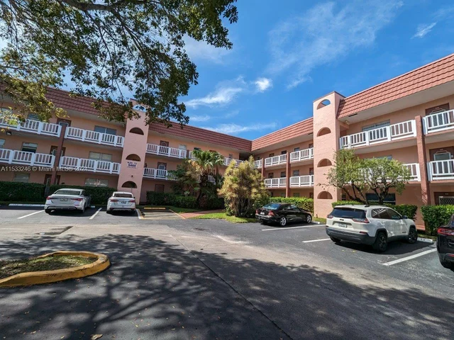 9460 Sunrise Lakes Blvd # 309, Sunrise FL 33322