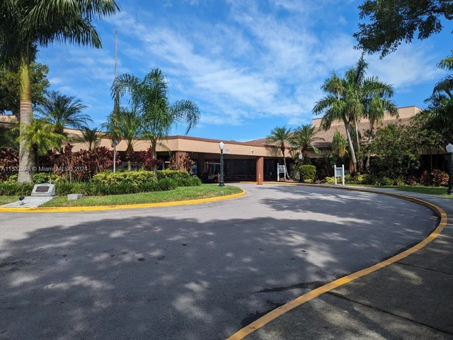 9460 Sunrise Lakes Blvd # 309, Sunrise FL 33322
