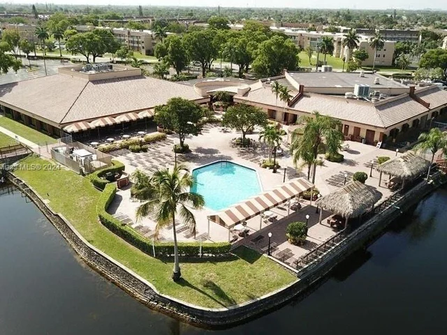 9460 Sunrise Lakes Blvd # 309, Sunrise FL 33322