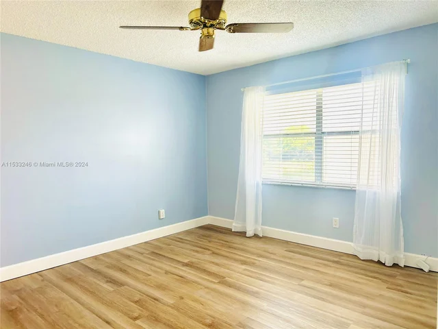 9460 Sunrise Lakes Blvd # 309, Sunrise FL 33322