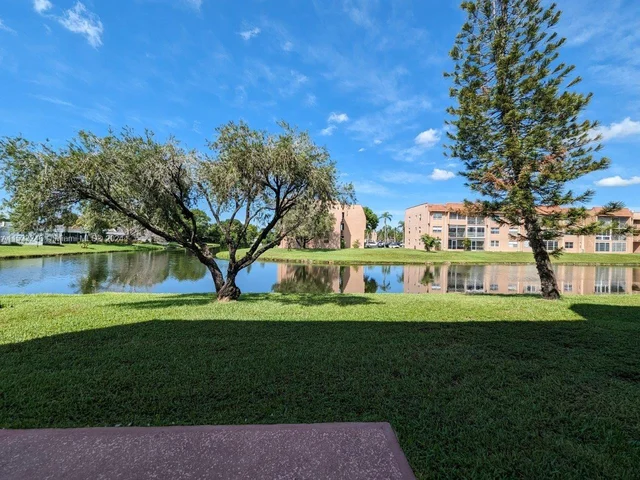 9460 Sunrise Lakes Blvd # 309, Sunrise FL 33322