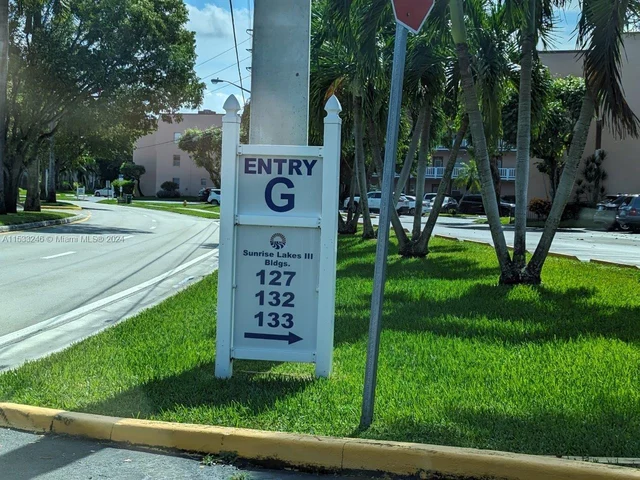 9460 Sunrise Lakes Blvd # 309, Sunrise FL 33322