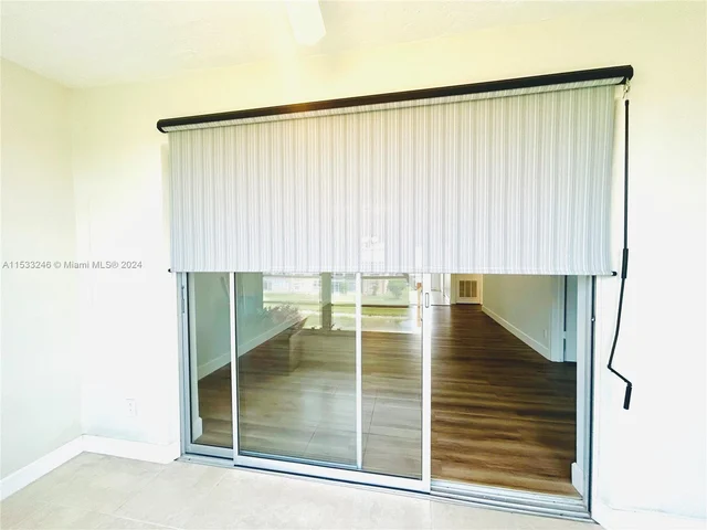 9460 Sunrise Lakes Blvd # 309, Sunrise FL 33322