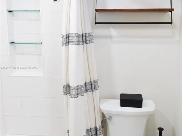 20301 W Country Club Dr # 427, Aventura FL 33180