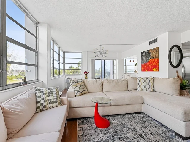 11930 N Bayshore Dr # 302, North Miami FL 33181