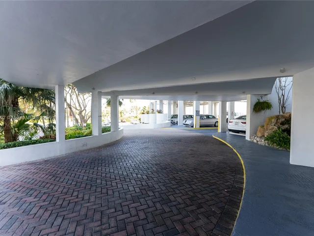 11930 N Bayshore Dr # 302, North Miami FL 33181