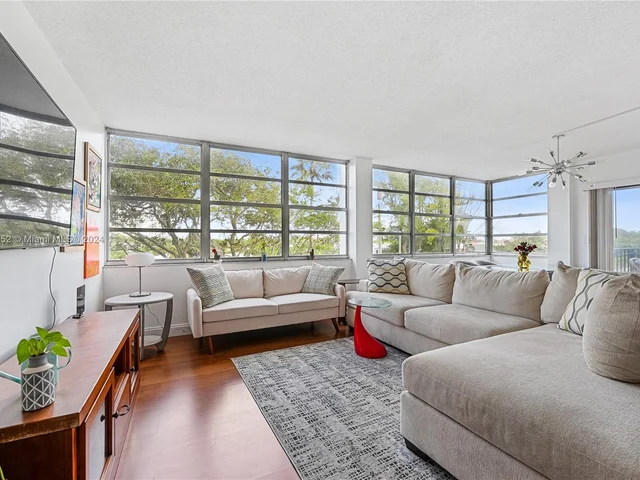 11930 N Bayshore Dr # 302, North Miami FL 33181