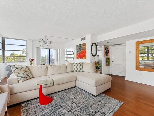 11930 N Bayshore Dr # 302, North Miami FL 33181