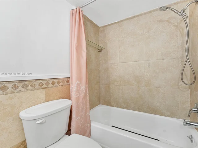 11930 N Bayshore Dr # 302, North Miami FL 33181