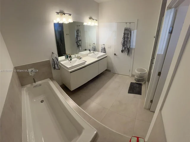 6750 NW 103rd Ave, Doral FL 33178