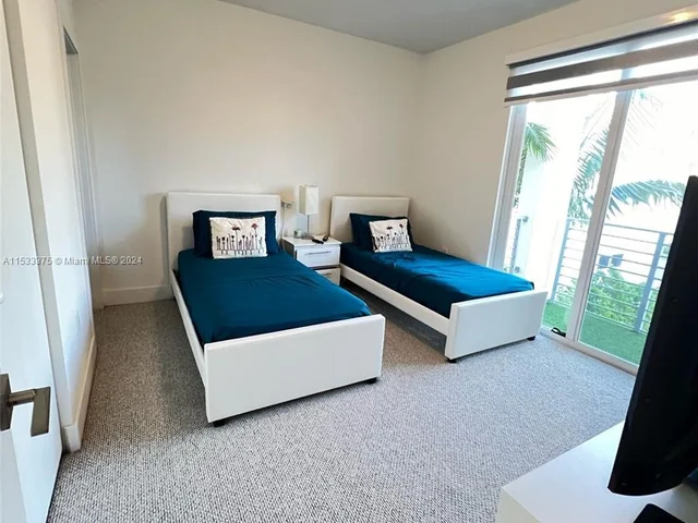 6750 NW 103rd Ave, Doral FL 33178