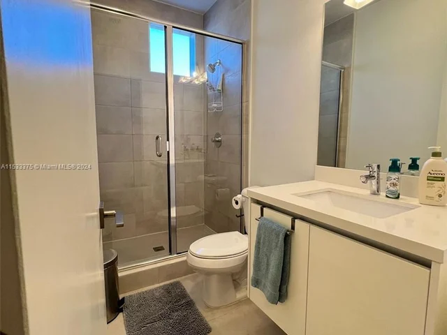 6750 NW 103rd Ave, Doral FL 33178