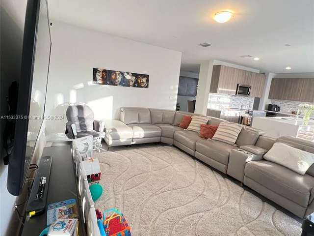 6750 NW 103rd Ave, Doral FL 33178