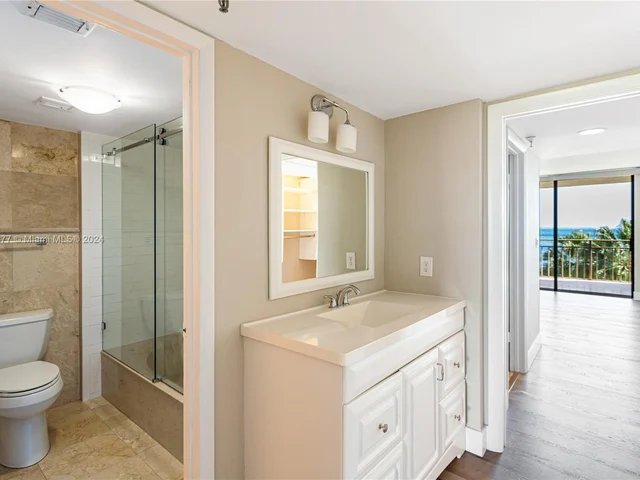 1632 S Bayshore Ct # 202, Miami FL 33133