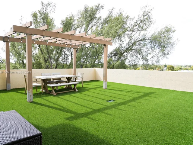 8430 SW 8th St # 504B, Miami FL 33144