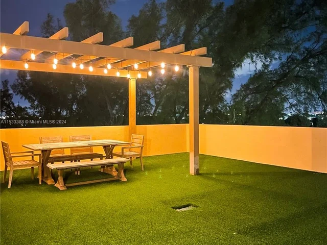 8430 SW 8th St # 504B, Miami FL 33144