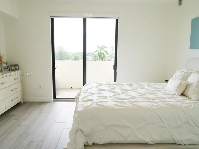 8430 SW 8th St # 504B, Miami FL 33144