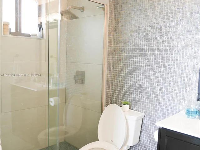 8430 SW 8th St # 504B, Miami FL 33144