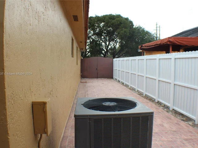 7579 W 31st Ave, Hialeah FL 33018