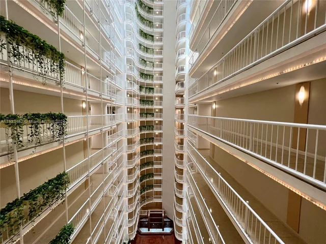 1717 N Bayshore Dr # 2044, Miami FL 33132