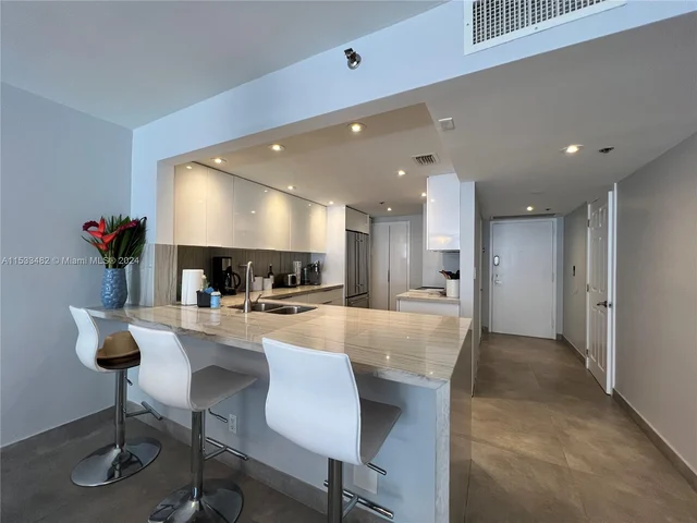 1717 N Bayshore Dr # 2044, Miami FL 33132