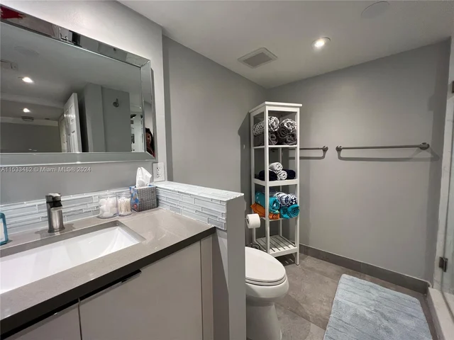 1717 N Bayshore Dr # 2044, Miami FL 33132