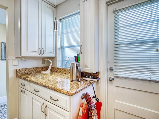 600 NE 2nd St # 113, Dania Beach FL 33004