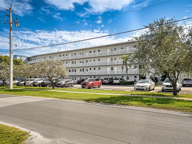 600 NE 2nd St # 113, Dania Beach FL 33004
