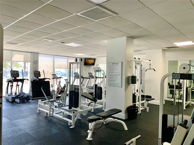 3140 S Ocean Dr # 2105, Hallandale Beach FL 33009