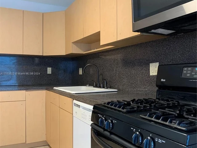 3140 S Ocean Dr # 2105, Hallandale Beach FL 33009