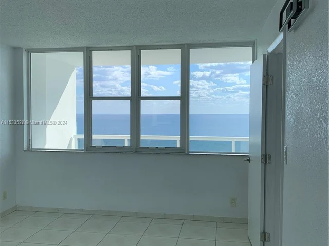 3140 S Ocean Dr # 2105, Hallandale Beach FL 33009