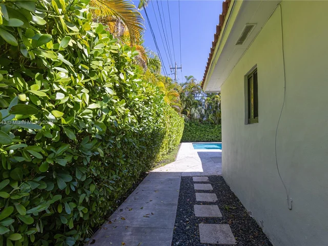 1545 Blue Rd, Coral Gables FL 33146