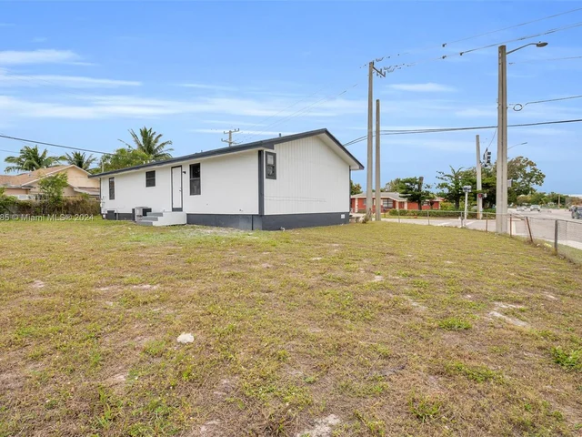 11 NE 17th Ave, Boynton Beach FL 33435