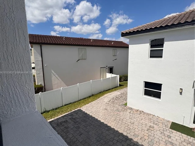 16934 sw SW 92nd St cir, Miami FL 33196