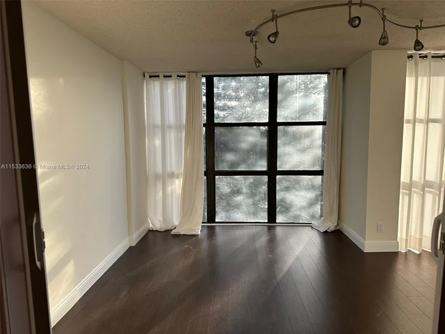 1000 Parkview Dr # 531, Hallandale Beach FL 33009