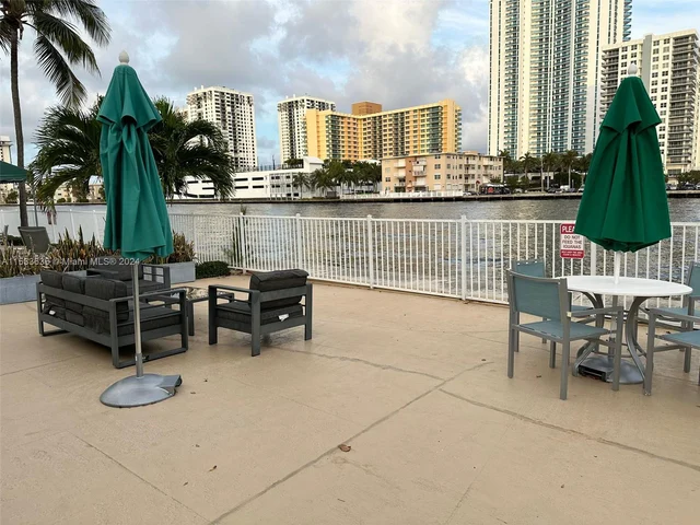 1000 Parkview Dr # 531, Hallandale Beach FL 33009