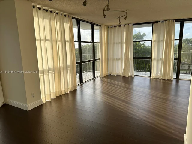 1000 Parkview Dr # 531, Hallandale Beach FL 33009