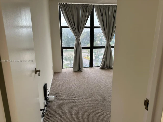 1000 Parkview Dr # 531, Hallandale Beach FL 33009