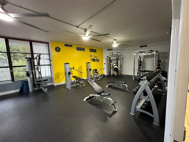 1000 Parkview Dr # 531, Hallandale Beach FL 33009