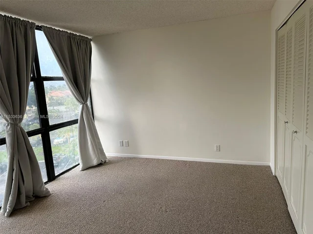 1000 Parkview Dr # 531, Hallandale Beach FL 33009